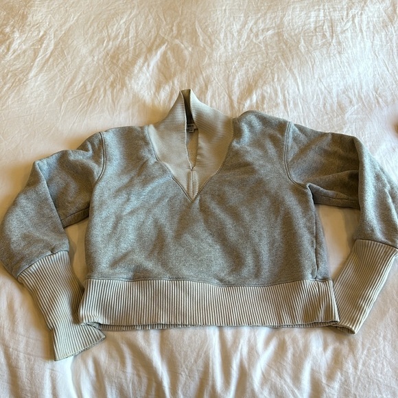 AGolde gray sweater size small​​​​​ - Picture 4 of 5